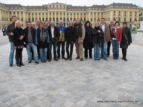 Die Denklinger vor dem Schloss Schönbrunn