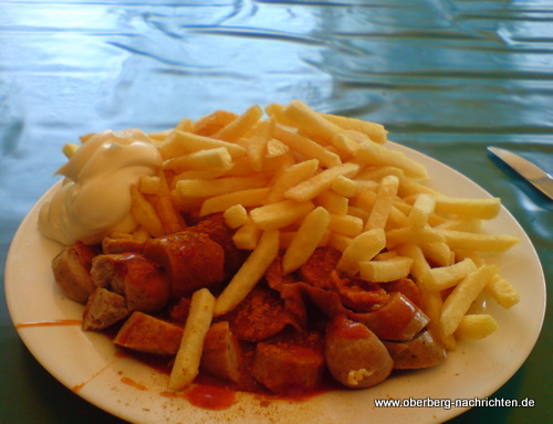 Der Klassiker des Fast-Food (Currywurst-Fritten-Majo) Handwerkerportion für unter 4 Euro