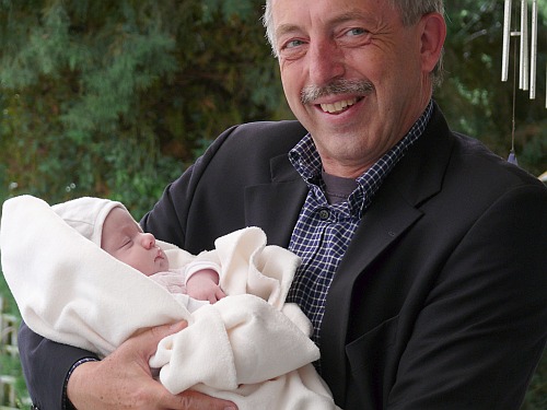 Bürgermeister Becker-Bloningen begrüßte Neugeborenes. Foto: Tuba Sarica
