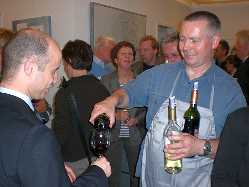 Steuerberater Dirk Schmittseifer und Dr. Sachse bei der Weinprobe.