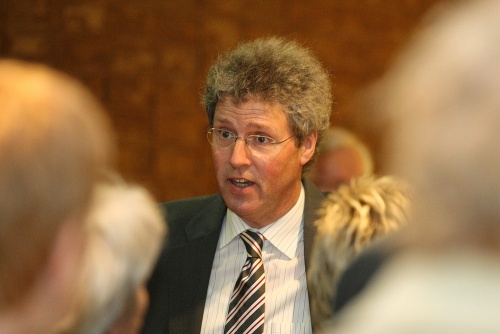 Klaus-Peter Flosbach mit Berlin-Besuchern im alten Reichstag (Foto: Markus Hammes).